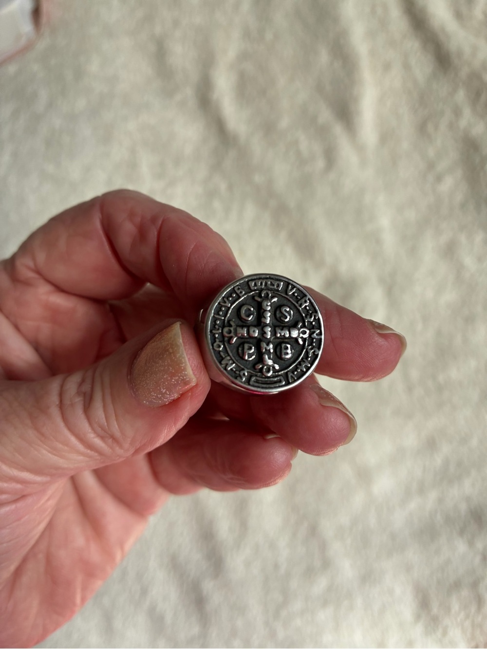 Argentina Silver Tone Round Wearable Charm Ring - Classic Medallion Design